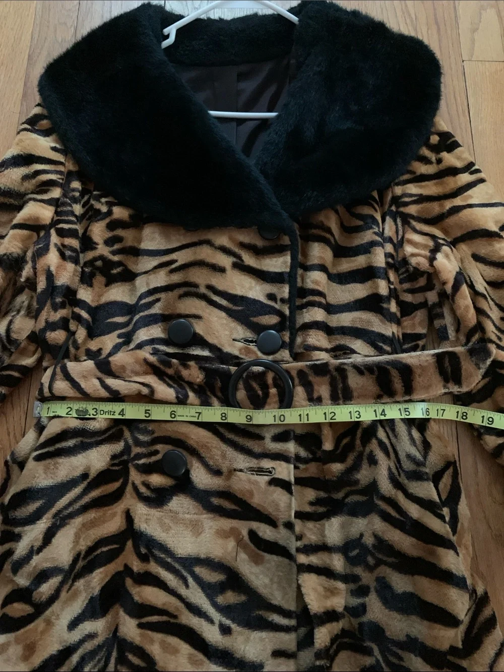 Vintage Faux Fur Tiger-Print Trench Coat with Black Faux Fur Trim 1950s - Picture 14 of 16